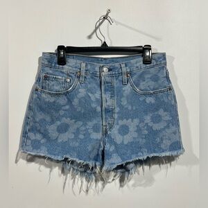 Levi's 501 High Rise Jean Shorts Flower Pattern Women’s Size 29‎ Inseam 2.5